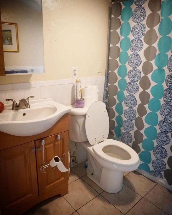 Private Bedroom Near Бостън Екстериор снимка