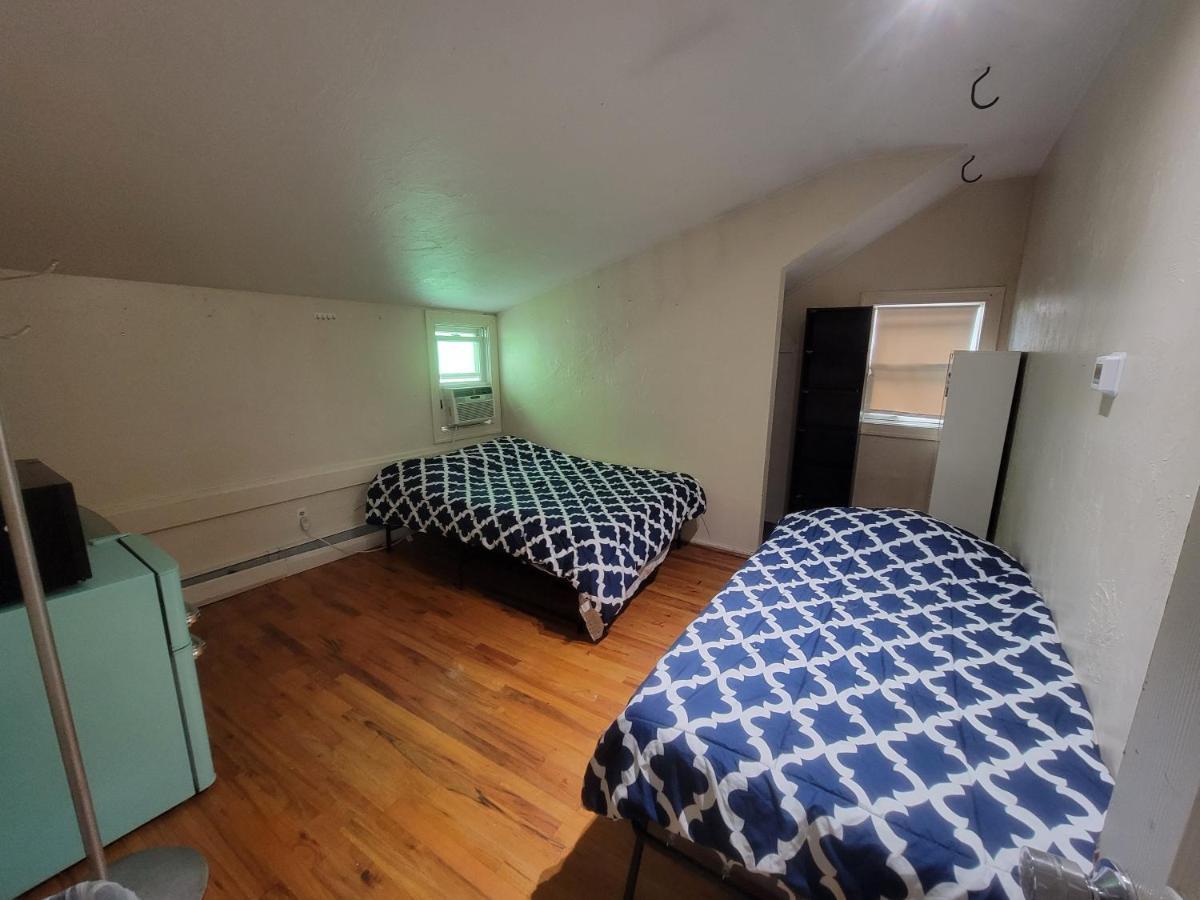 Private Bedroom Near Бостън Екстериор снимка