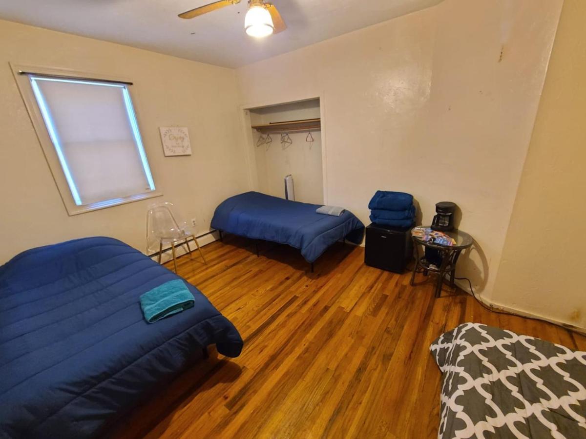 Private Bedroom Near Бостън Екстериор снимка