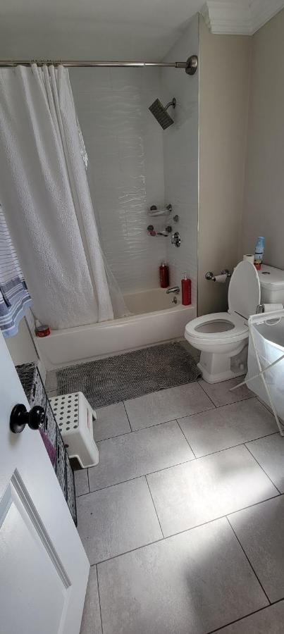 Private Bedroom Near Бостън Екстериор снимка
