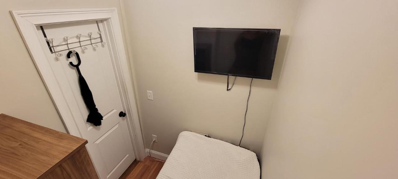 Private Bedroom Near Бостън Екстериор снимка