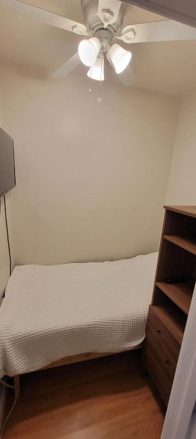 Private Bedroom Near Бостън Екстериор снимка