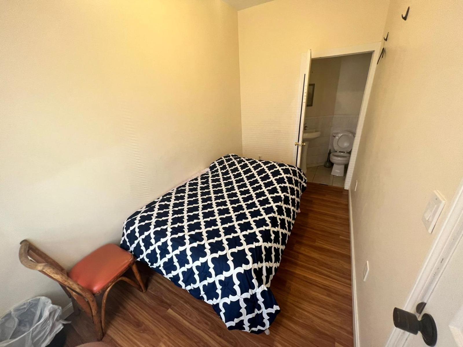 Private Bedroom Near Бостън Екстериор снимка