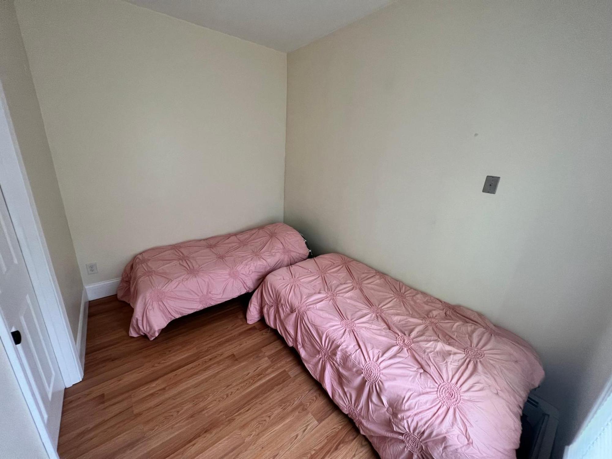 Private Bedroom Near Бостън Екстериор снимка