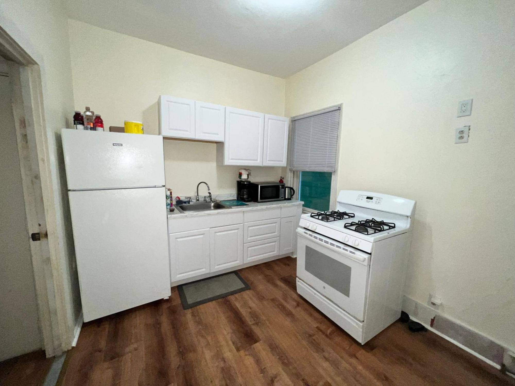 Private Bedroom Near Бостън Екстериор снимка