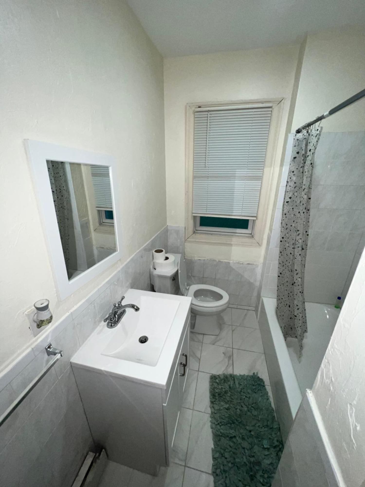 Private Bedroom Near Бостън Екстериор снимка