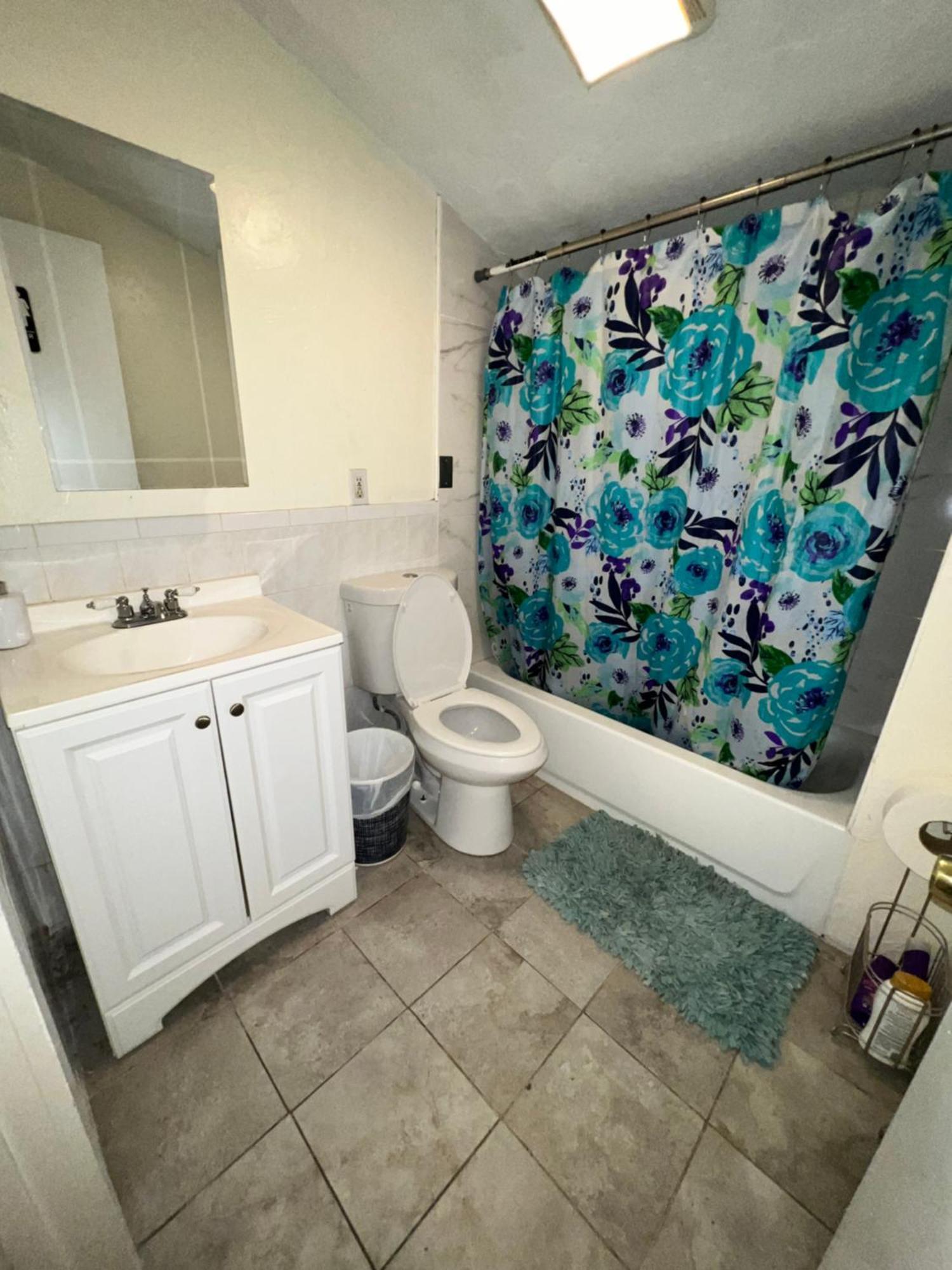 Private Bedroom Near Бостън Екстериор снимка