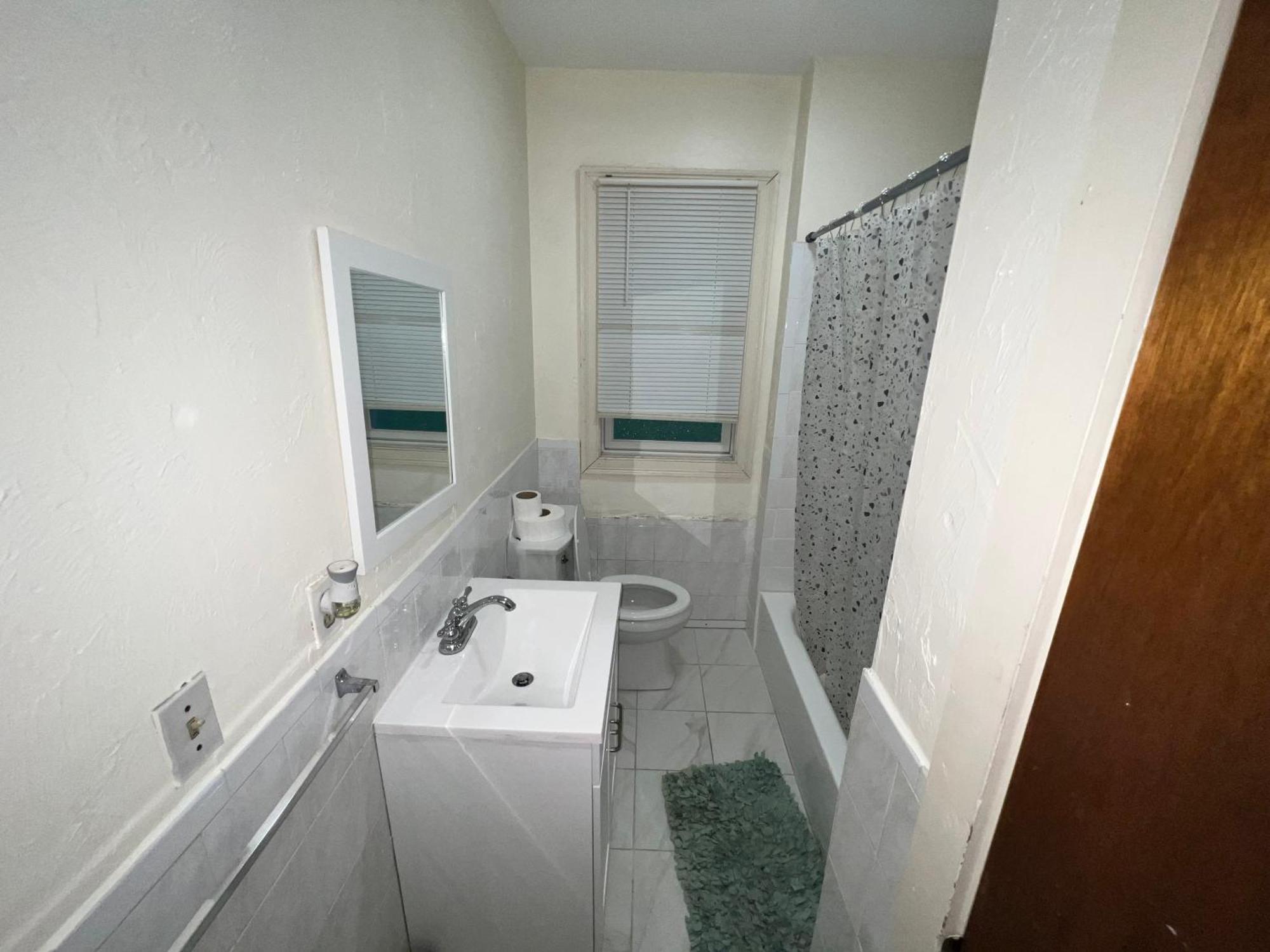 Private Bedroom Near Бостън Екстериор снимка