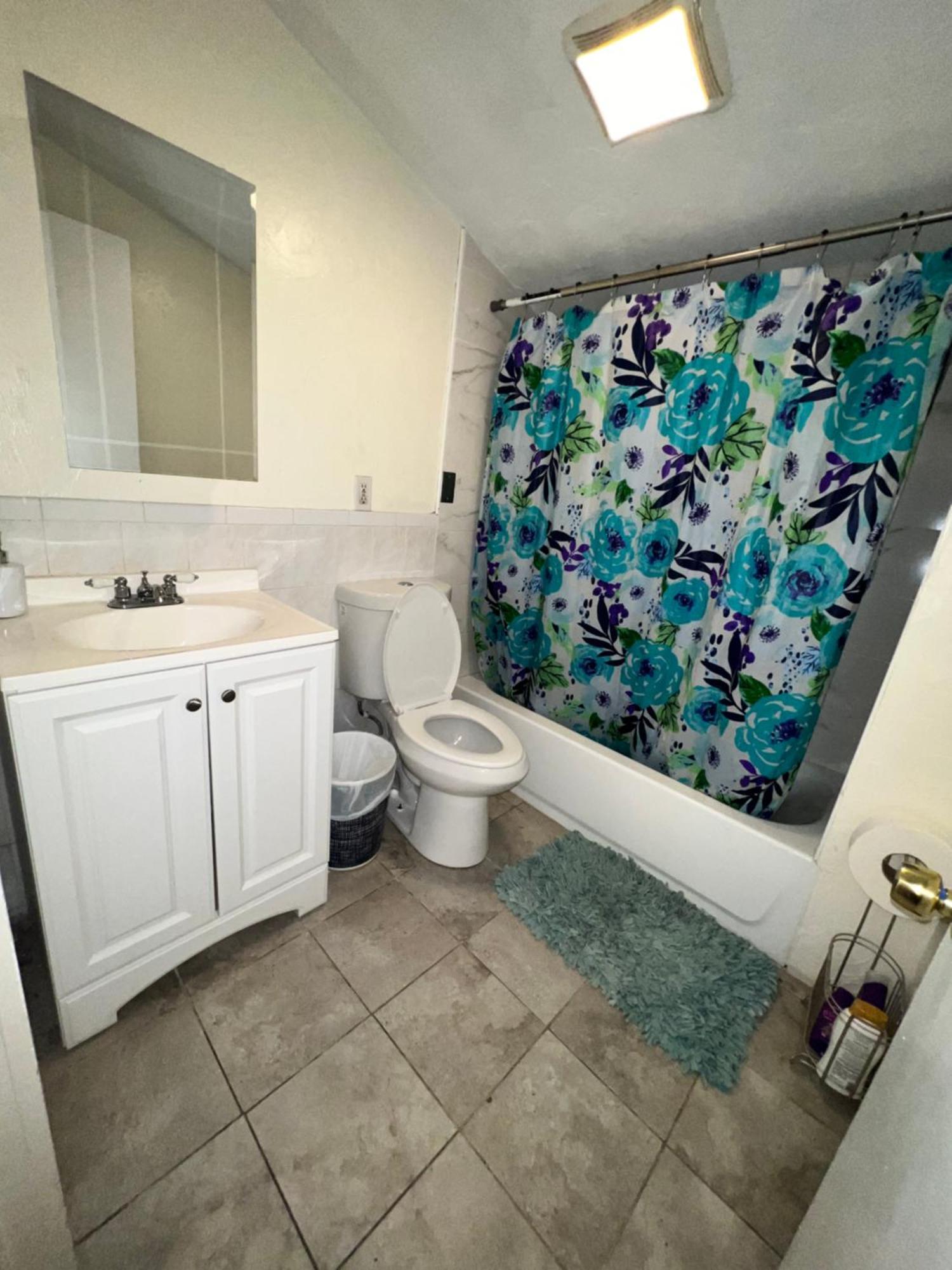 Private Bedroom Near Бостън Екстериор снимка