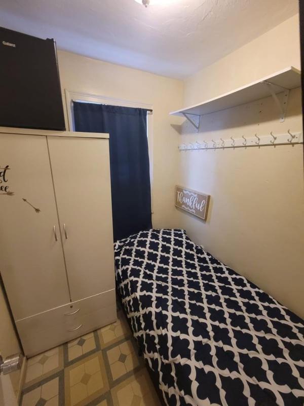 Private Bedroom Near Бостън Екстериор снимка