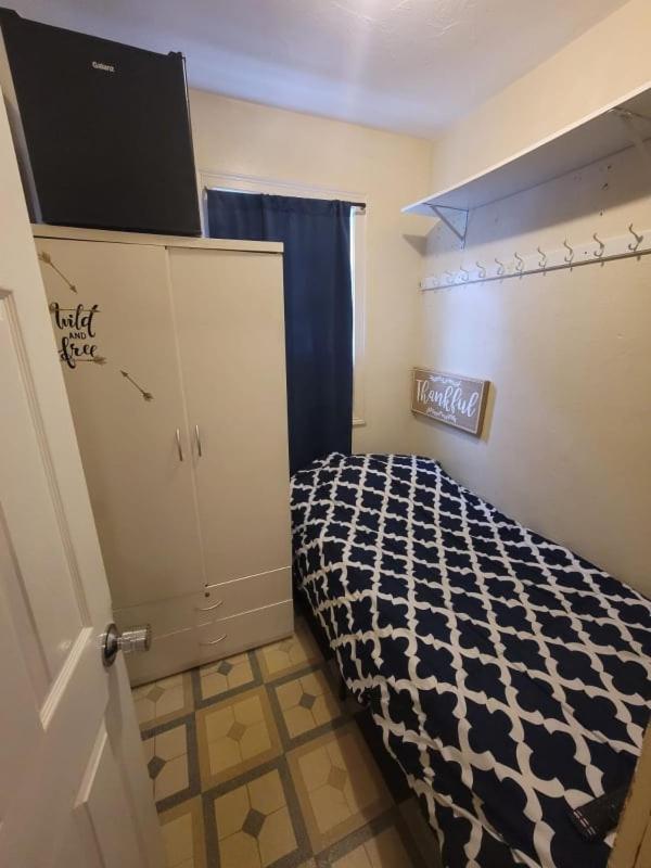 Private Bedroom Near Бостън Екстериор снимка