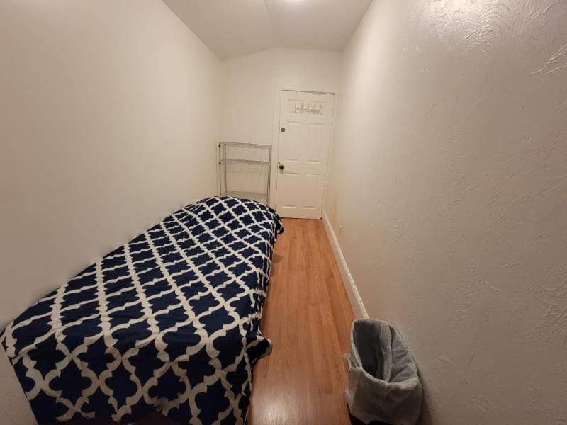 Private Bedroom Near Бостън Екстериор снимка