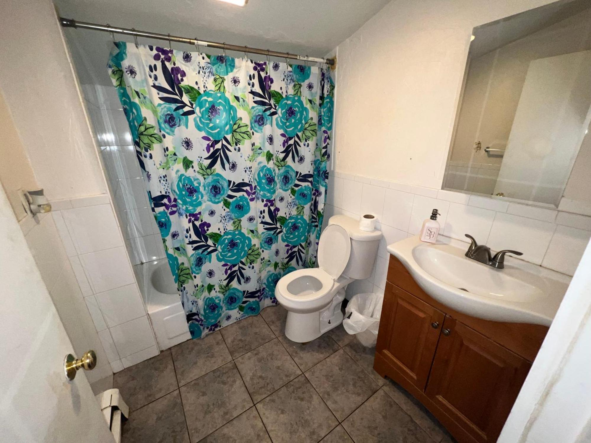 Private Bedroom Near Бостън Екстериор снимка